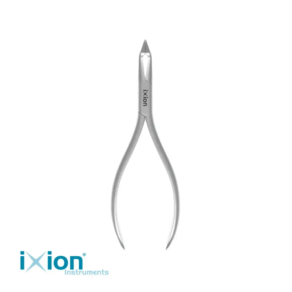 Cleste Weingart mic Ixion